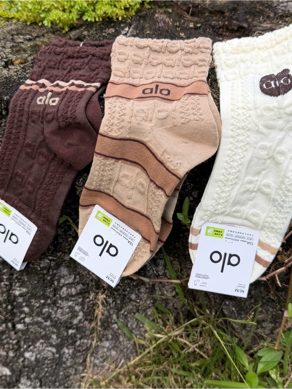 ALO Yoga Cable Crew Socks in Cream, Tan & Brown - Picture 5 of 8